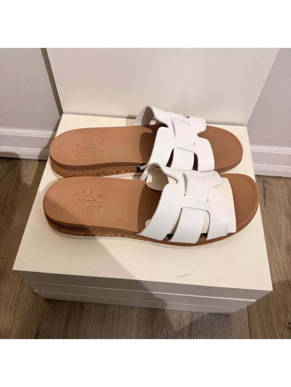 BOBS by Skechers Flip Flops Plush Foam Brand New Women's 9
